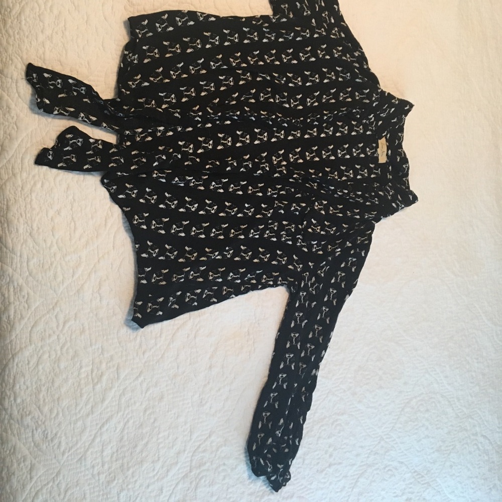 Adorable 3/4 sleeve button up blouse